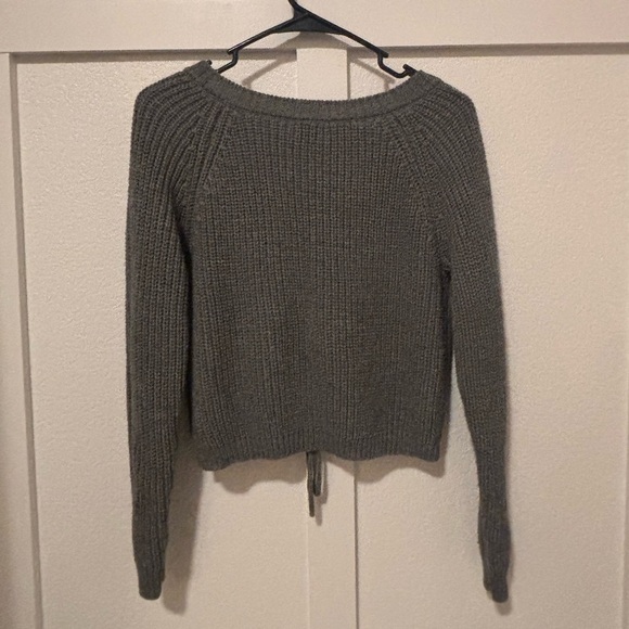 Rue 21 crop sweater In grey. Small - Picture 2 of 7